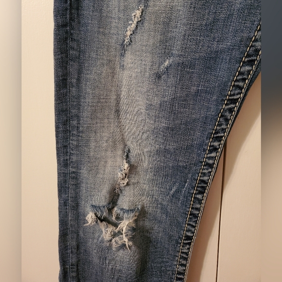 Silver Jeans Sam Boyfriend Distressed Capris - Picture 3 of 12